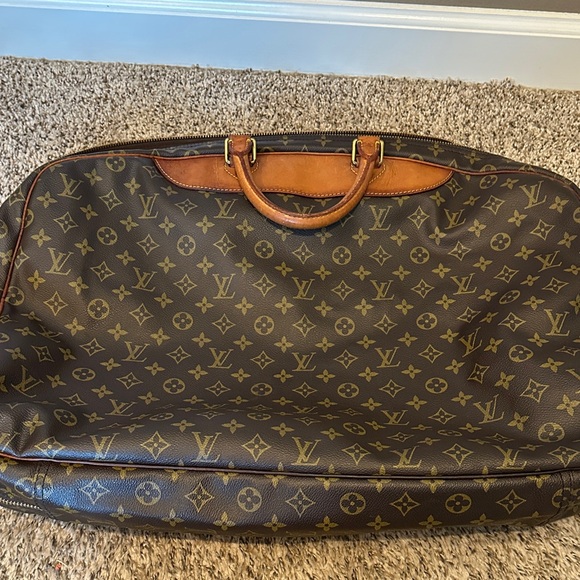 Louis Vuitton Large   Monogram Travel Bag - Picture 10 of 16